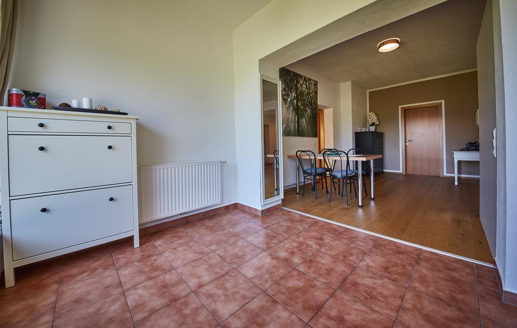 Apartment M's Wood